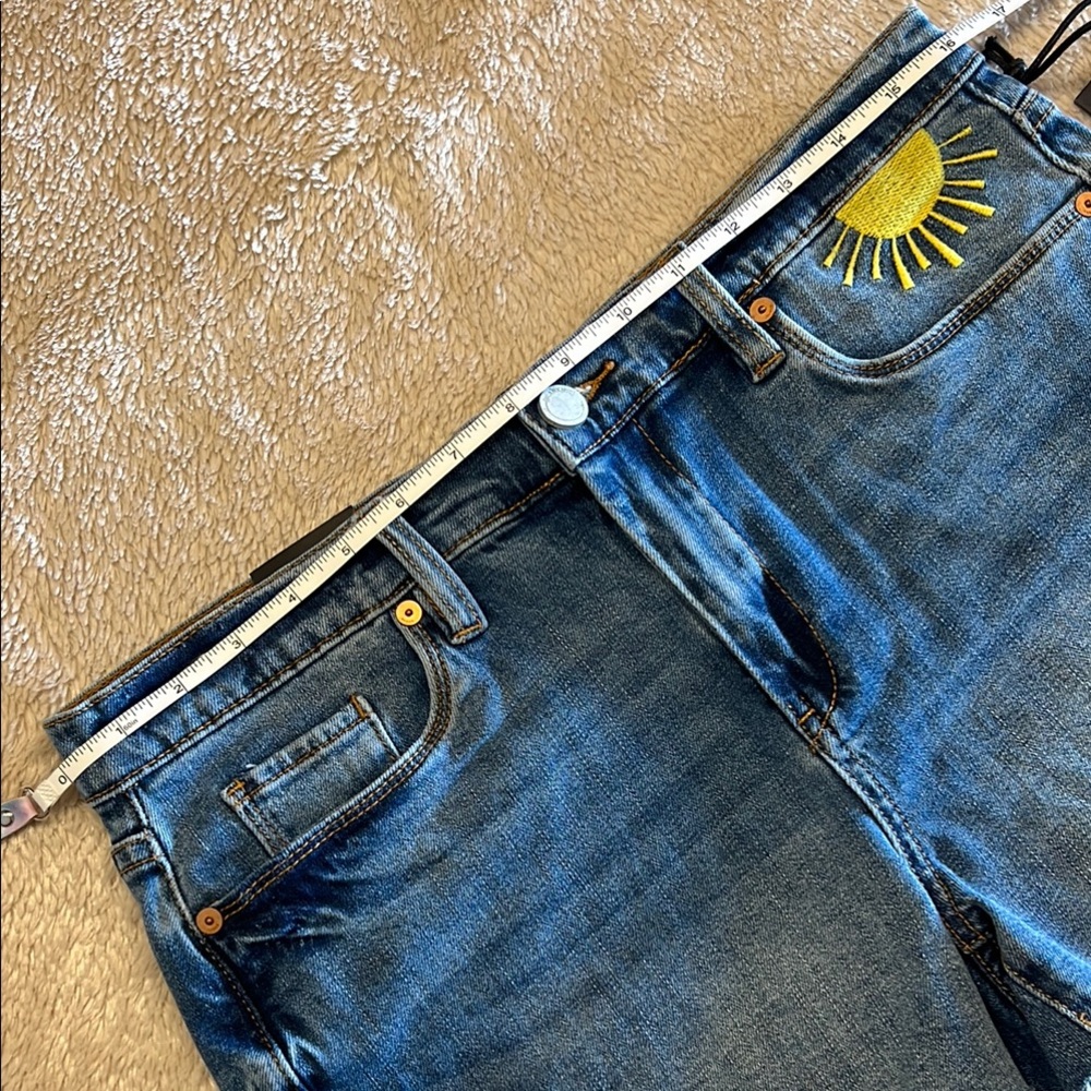 BLANK NYC The Astor Cut Off Shorts - Picture 9 of 11